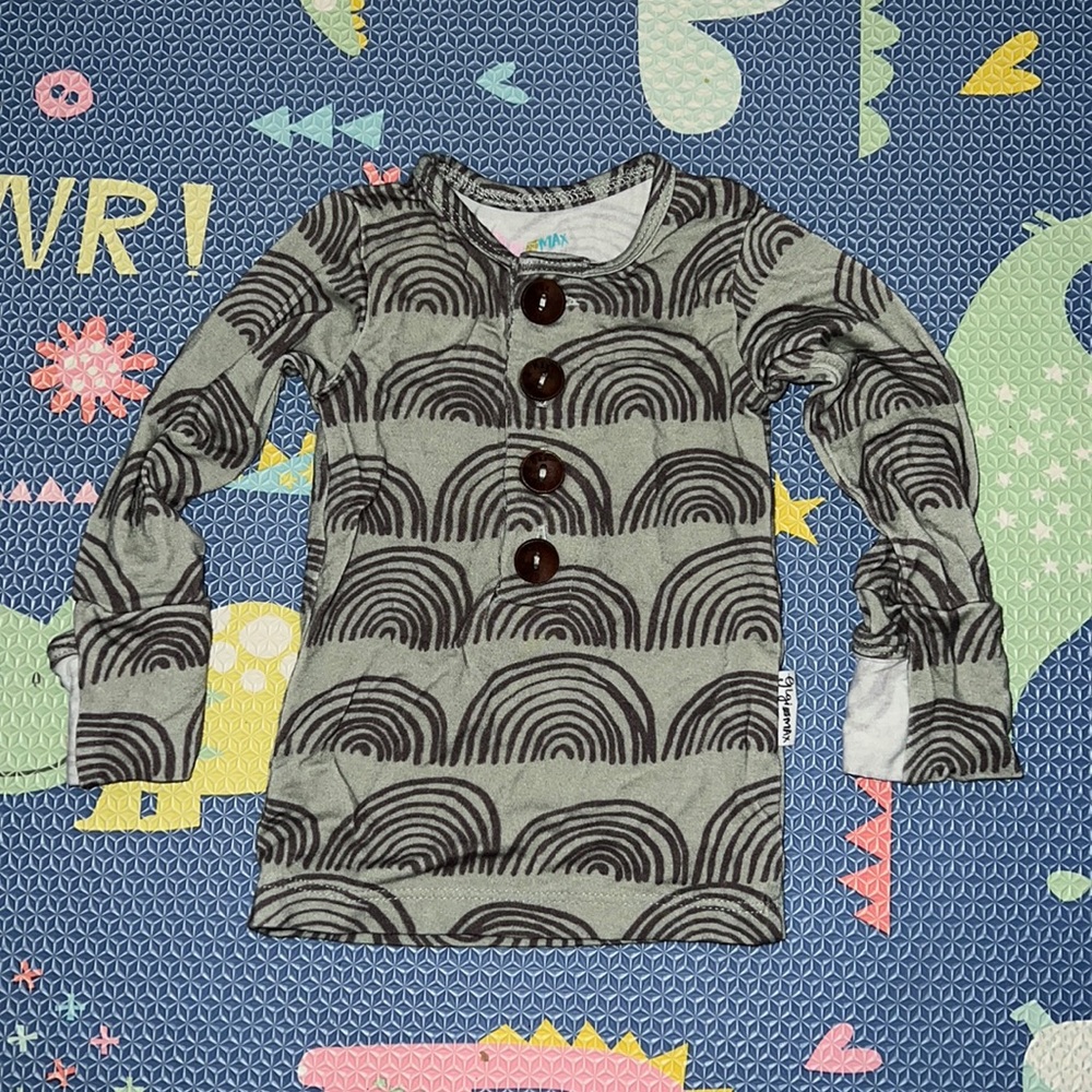 Gigi and Max newborn outfit